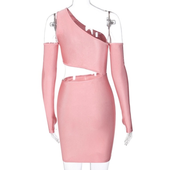 Pink dress in size L. Fits like M/L never been worn still in original packaging - Picture 2 of 3